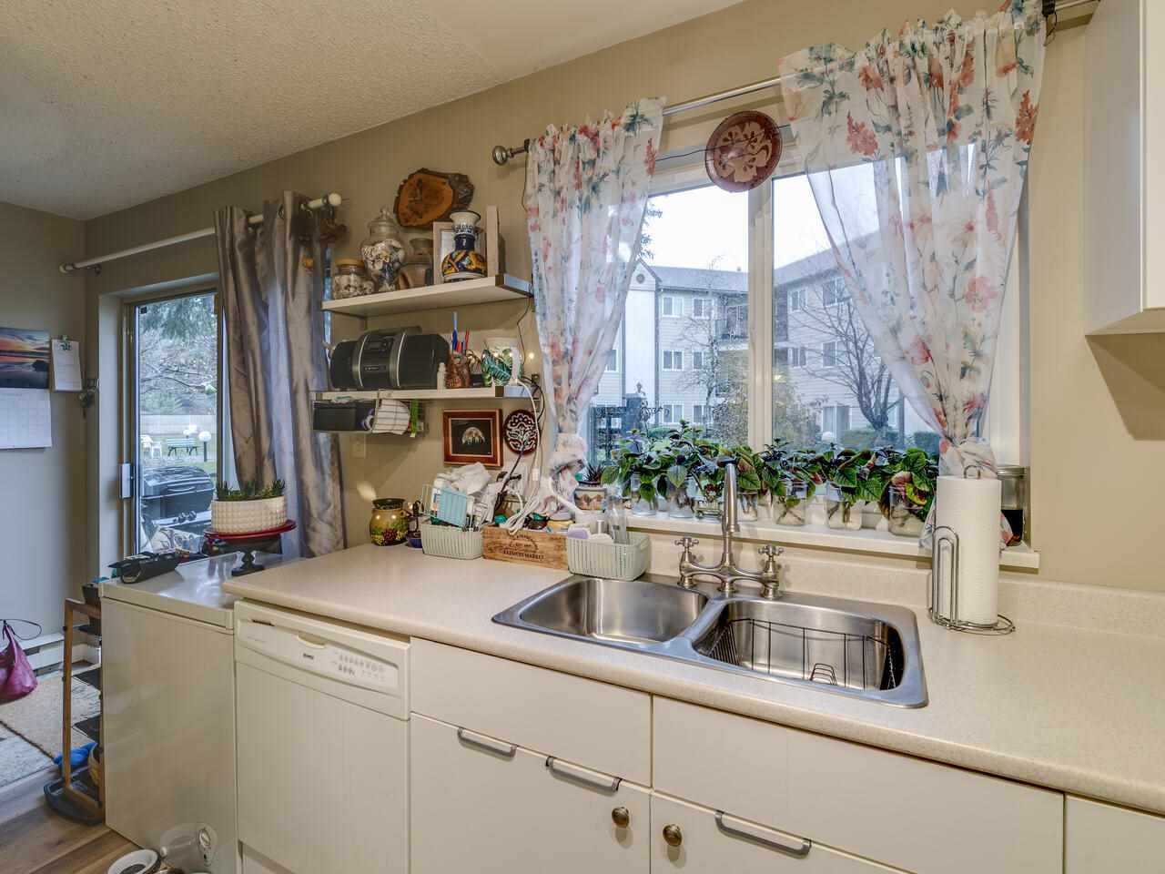 B108-40120 Willow Cres