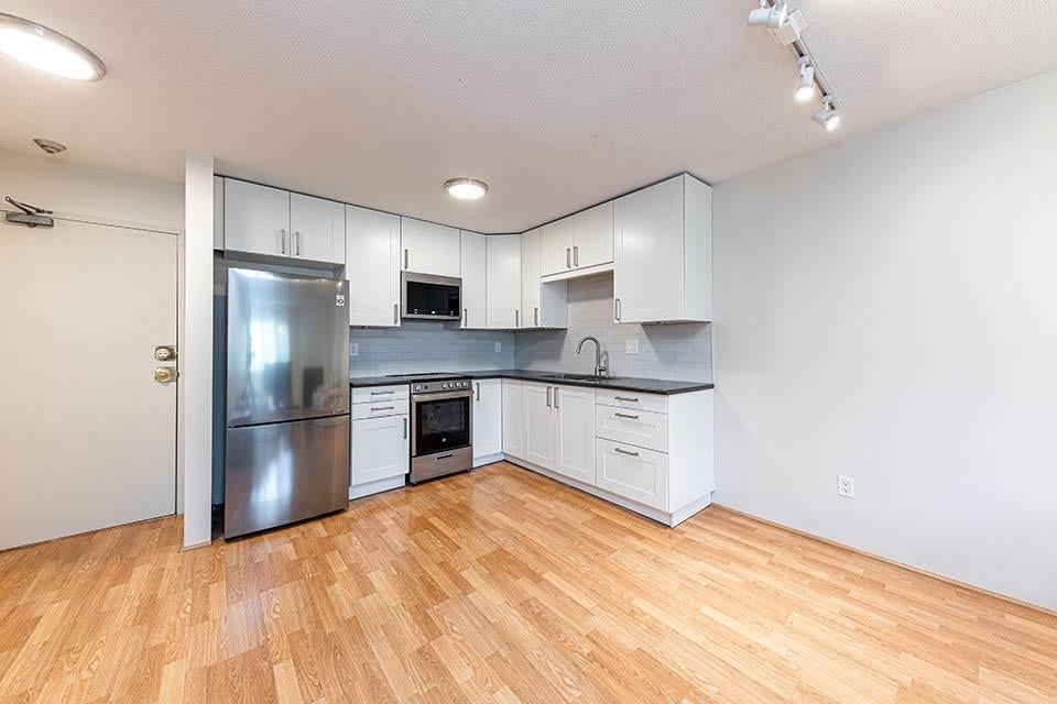 207-1122 King Albert Ave