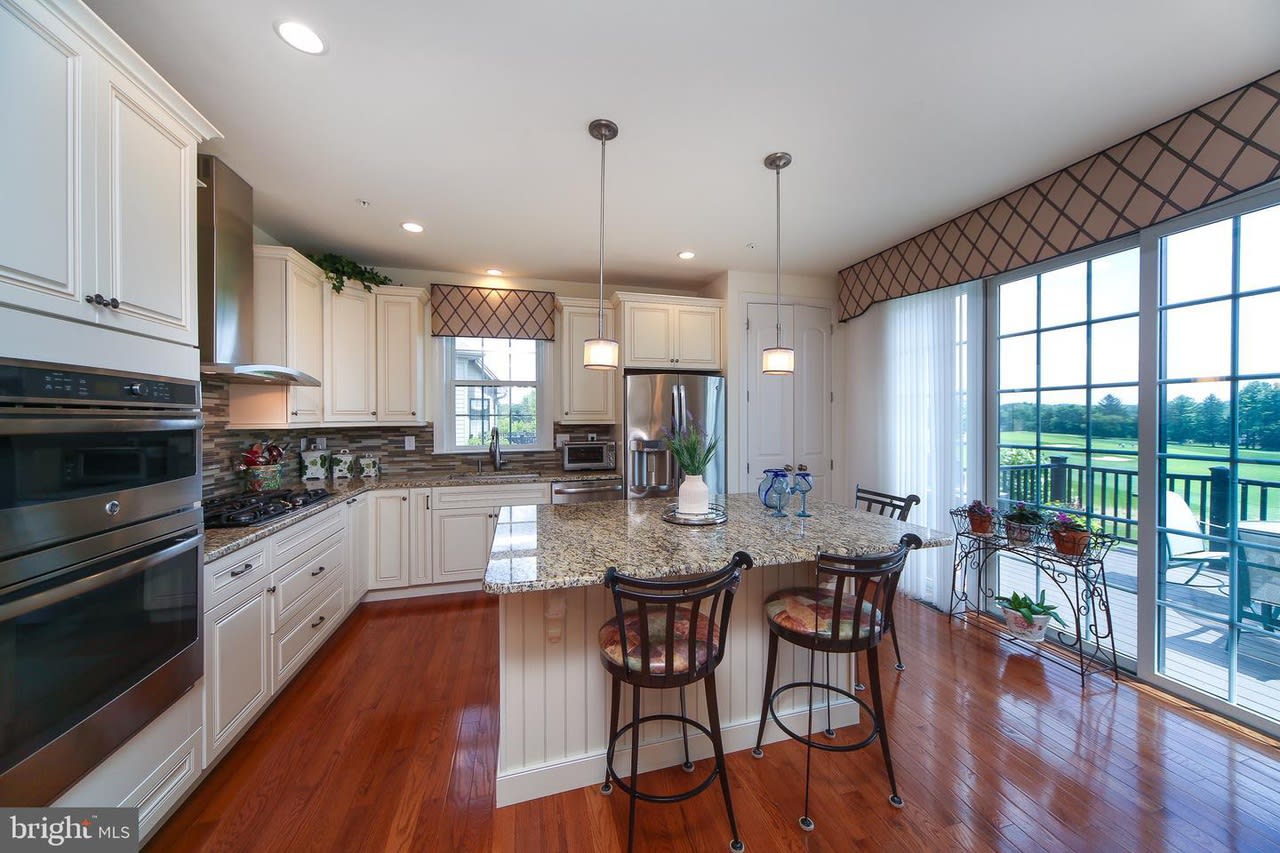 6142 Creekside Dr