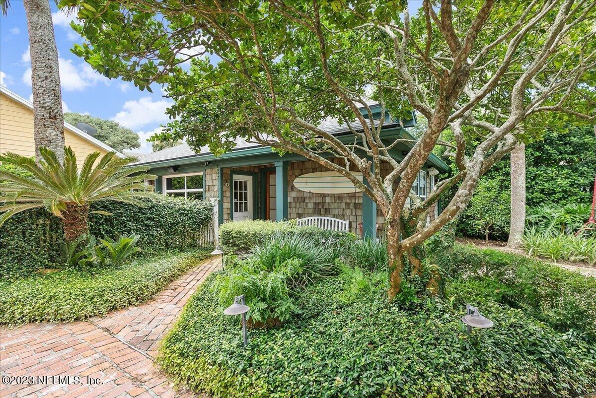 1296 BEACH Avenue
