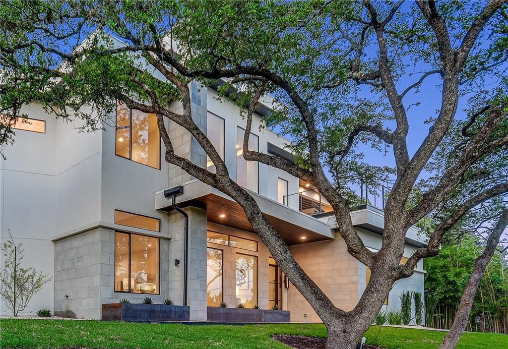 4005 Balcones Dr