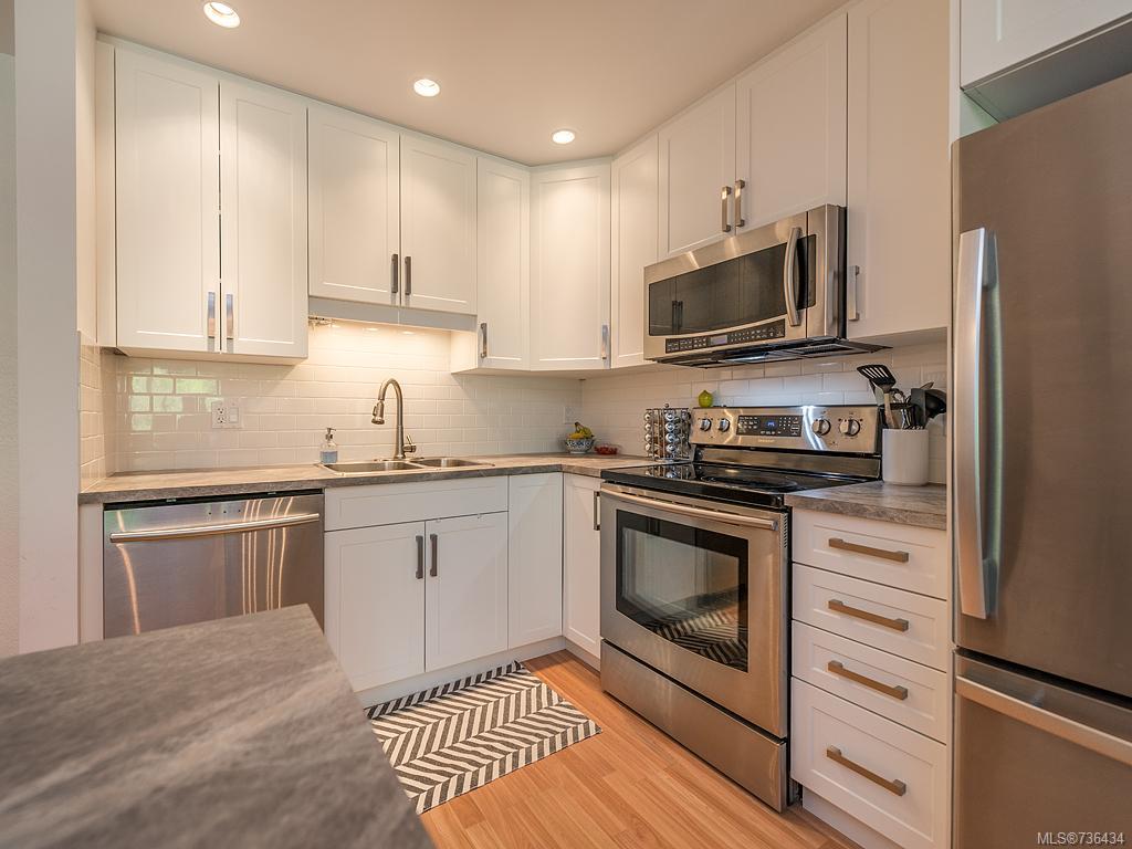 2-1319 Gladstone Ave, Victoria