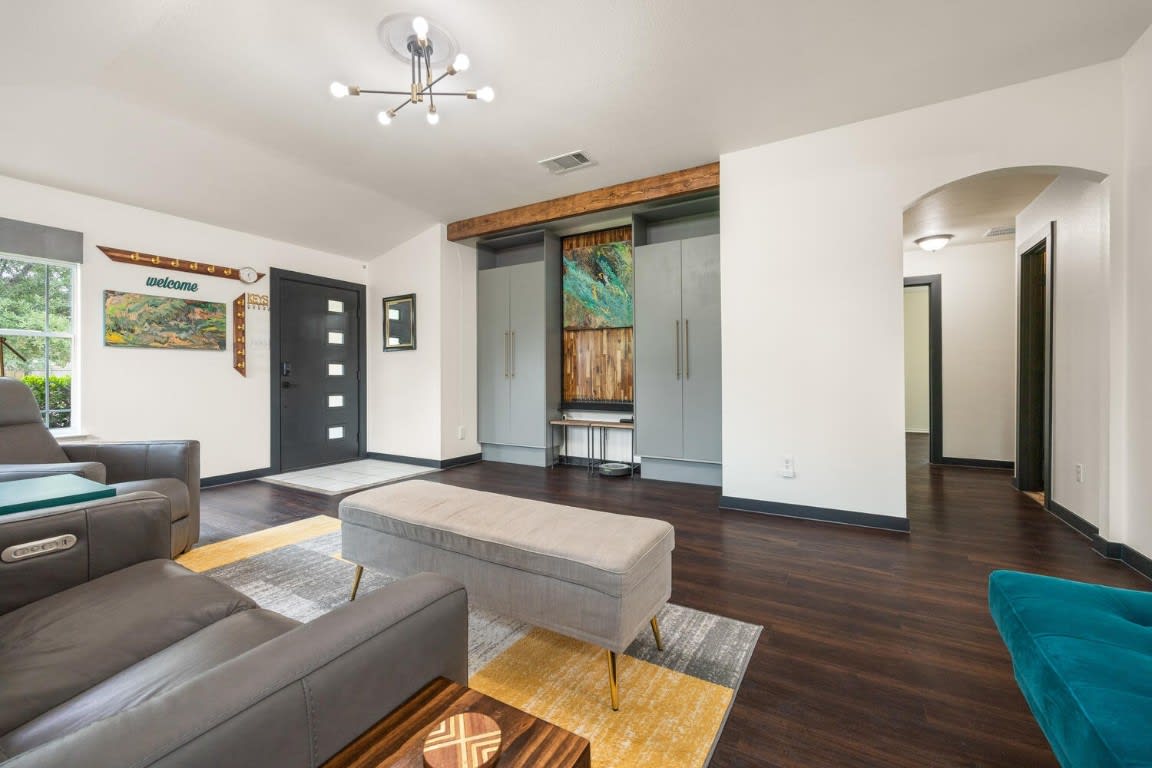 107 Western Cv