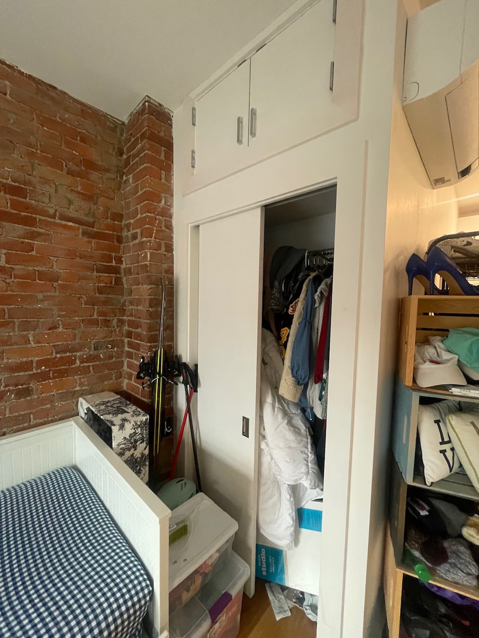 Top Floor - Gut Renovated Studio with new Kitchend & Bath - Common Laundry - Avail APRIL1