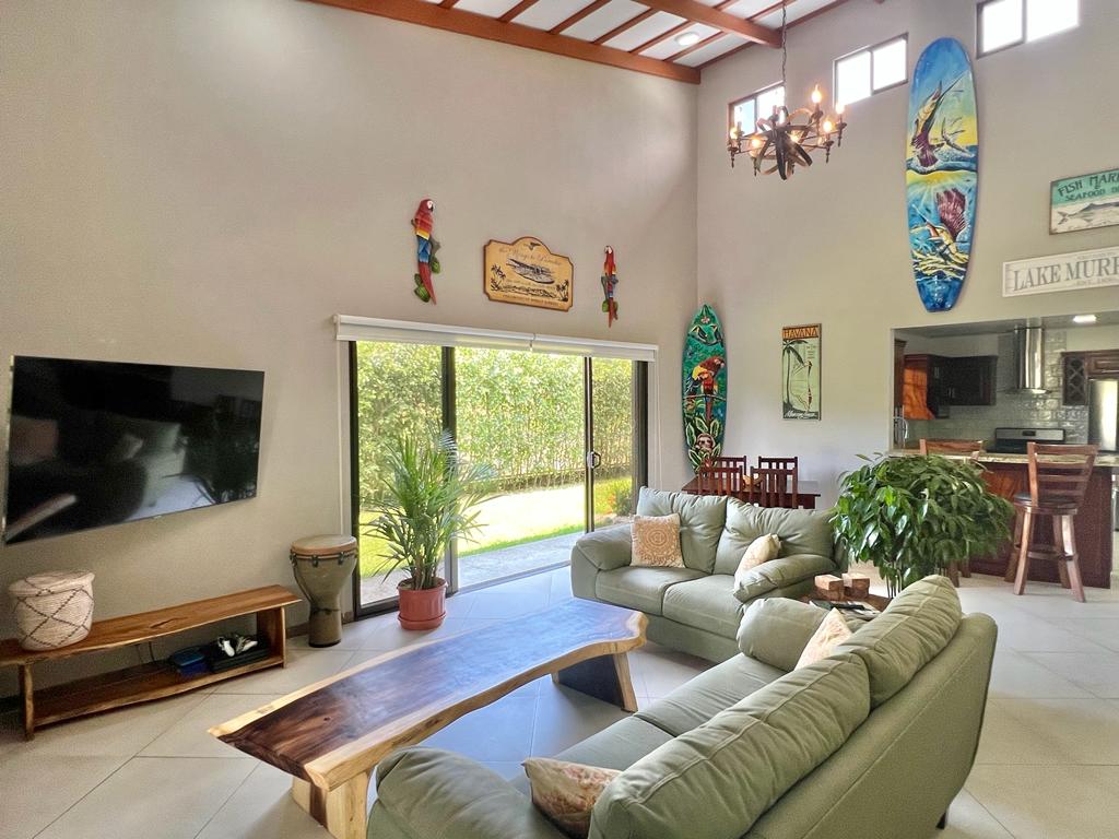 Quepos Surf House with Private Pool