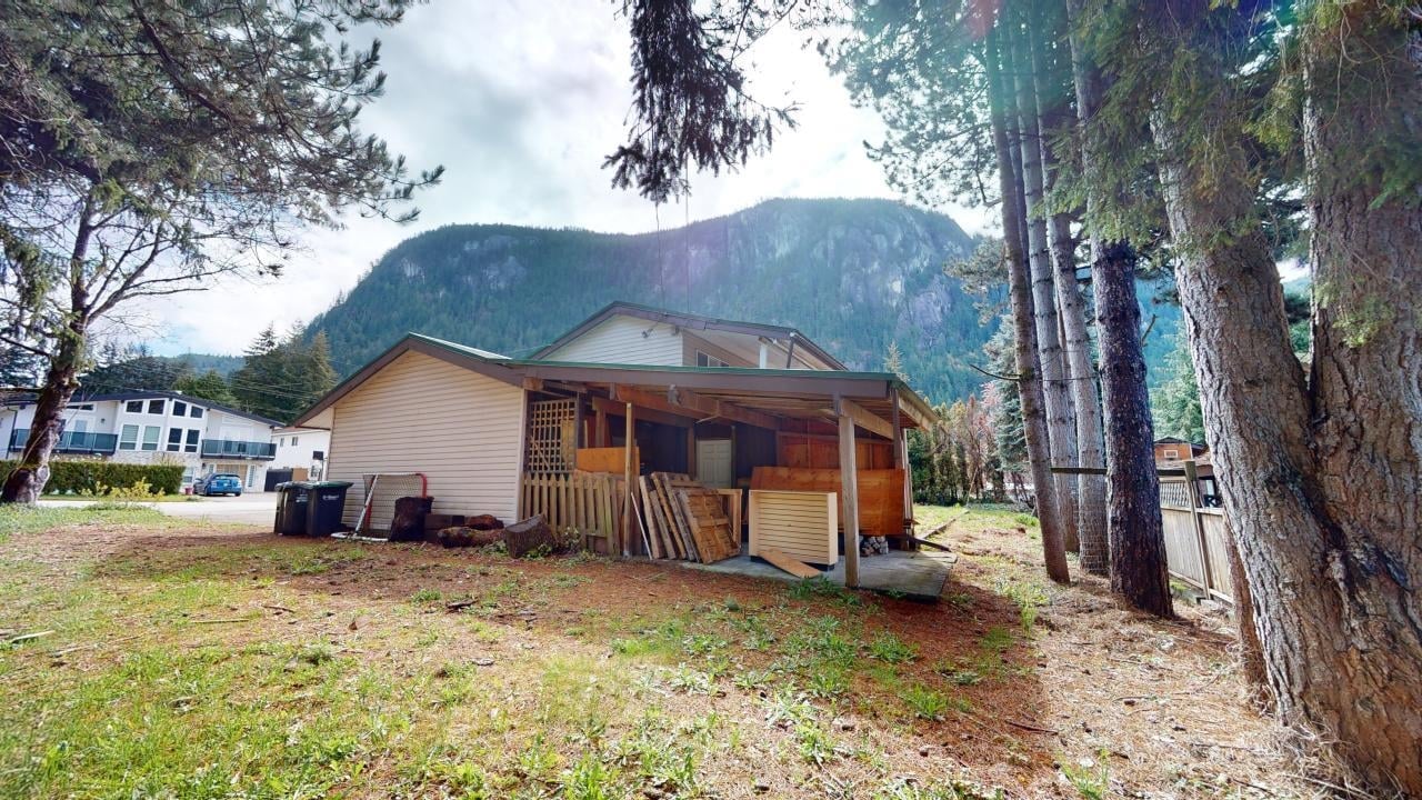1980 Spruce Dr