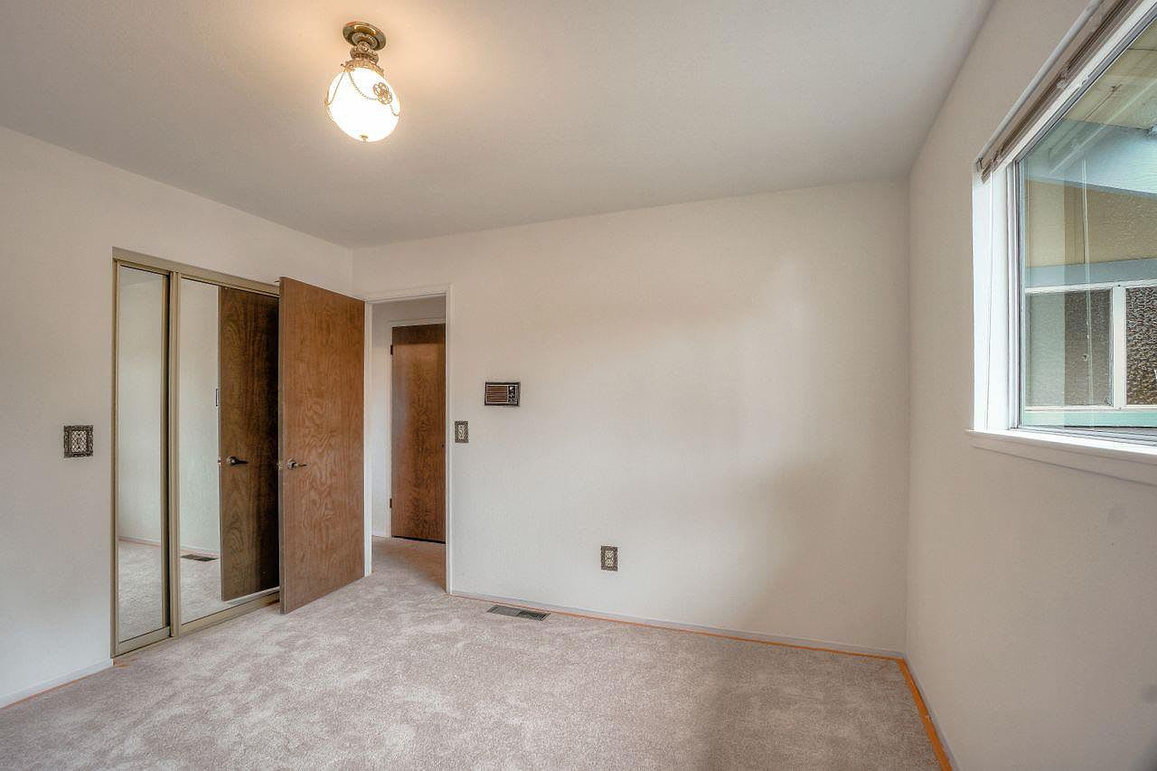 475 Lewis Pl