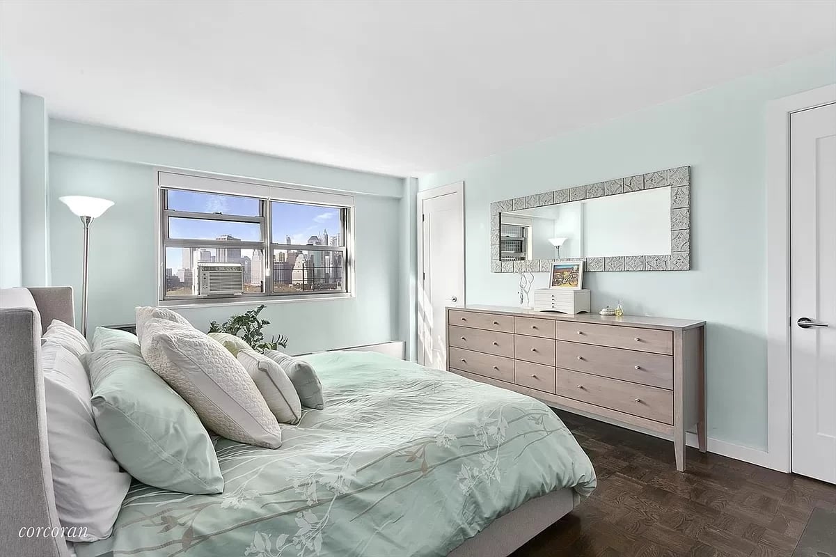 175 Adams St. Unit: 14J
