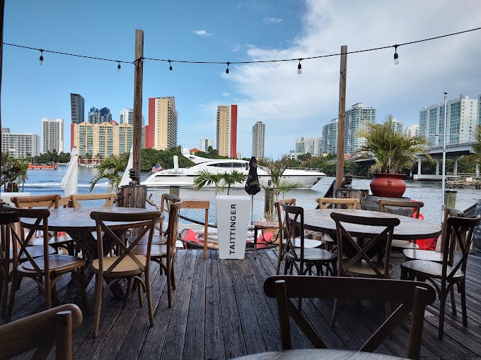 9 Happy Hour Spots in Aventura, Miami and Beyond