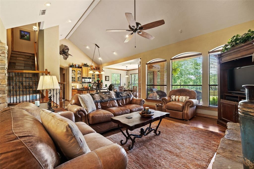 540 Walnut Dr Bellville, Tx 77418