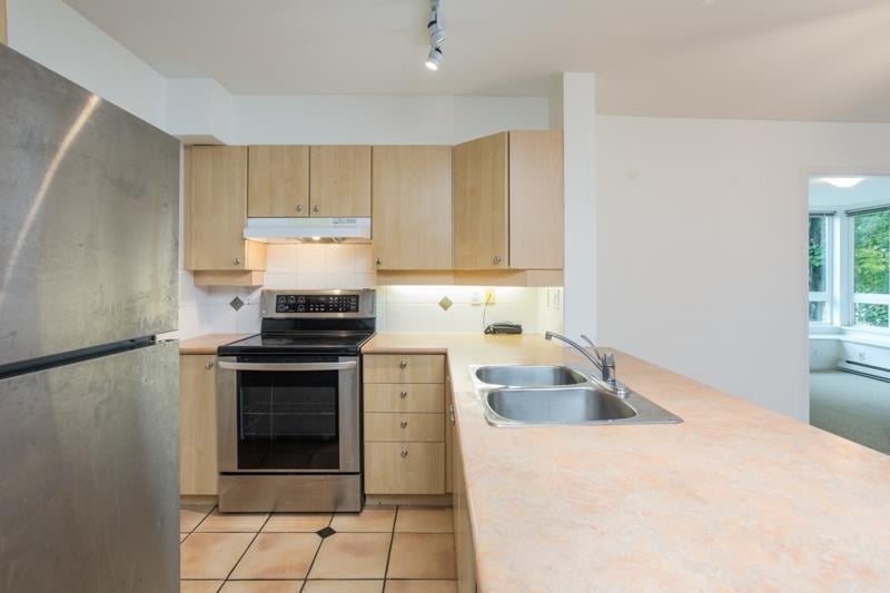 208-3235 W 4th Avenue, Vancouver