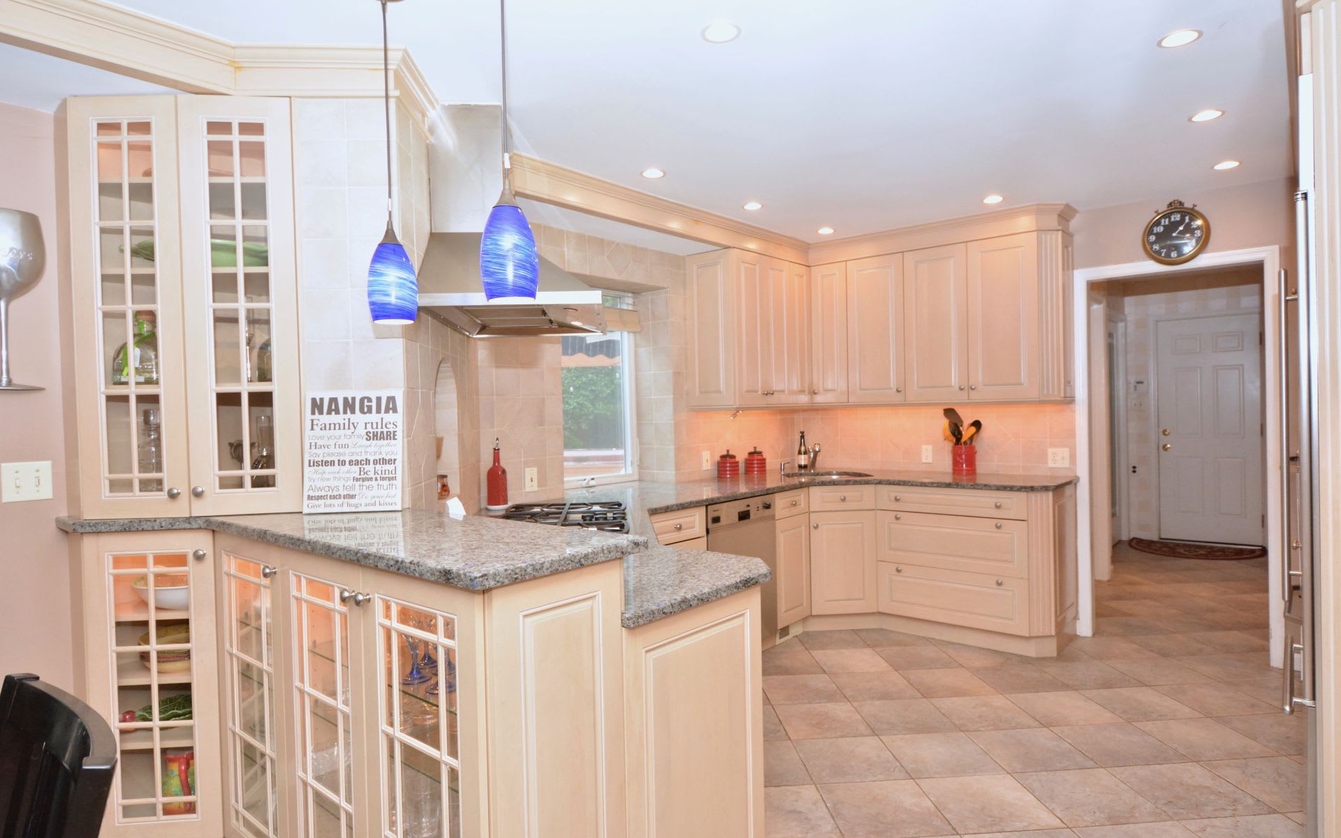 1 W CARTWRIGHT DR
