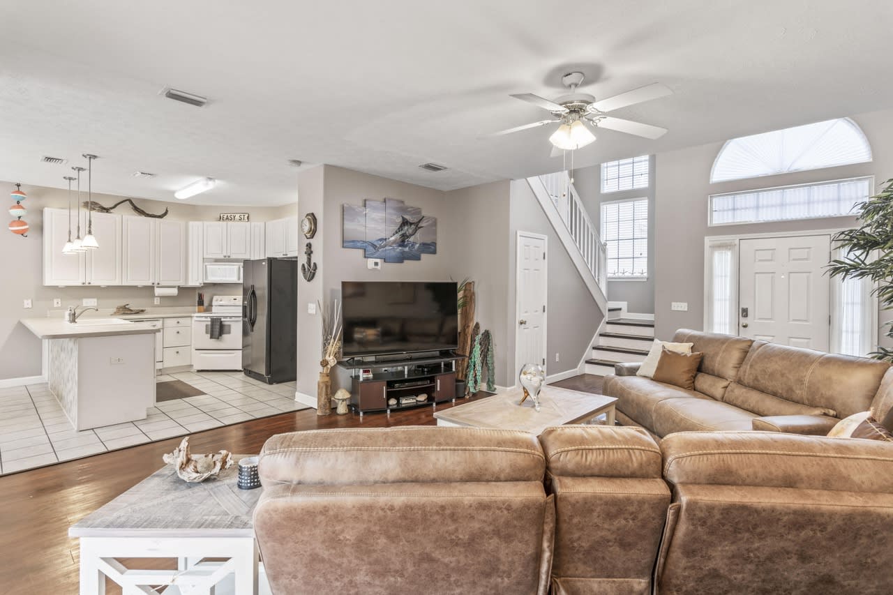 6216 N LAGOON Drive