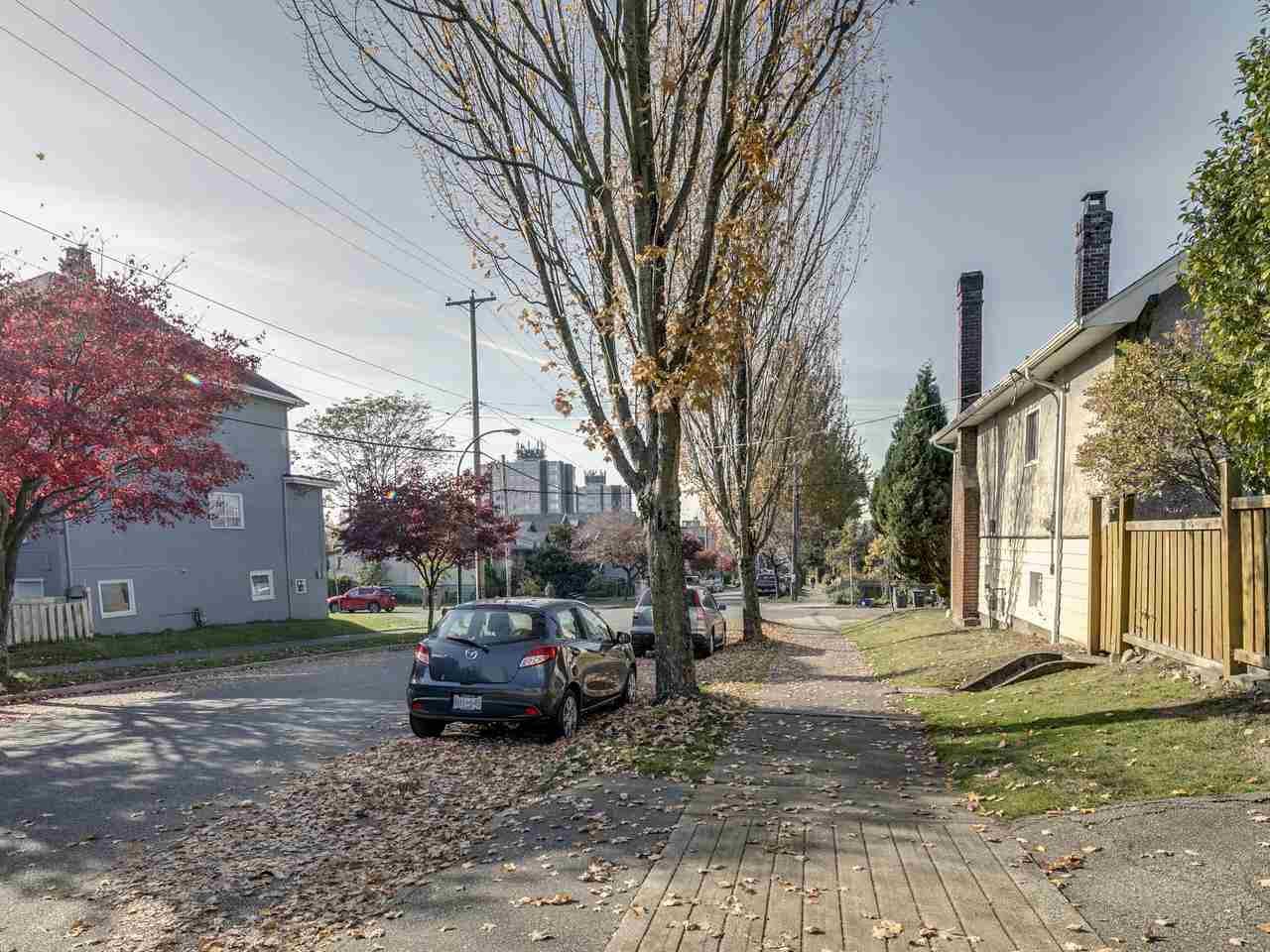 301-1623 E 2nd Ave