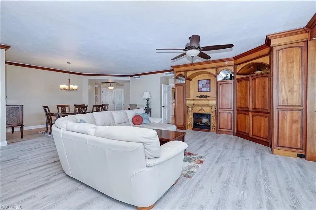425 Cove Tower Dr APT 1204