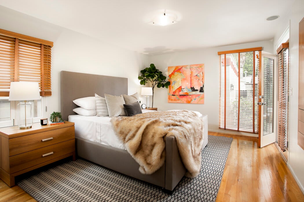 8834 Dorrington Avenue