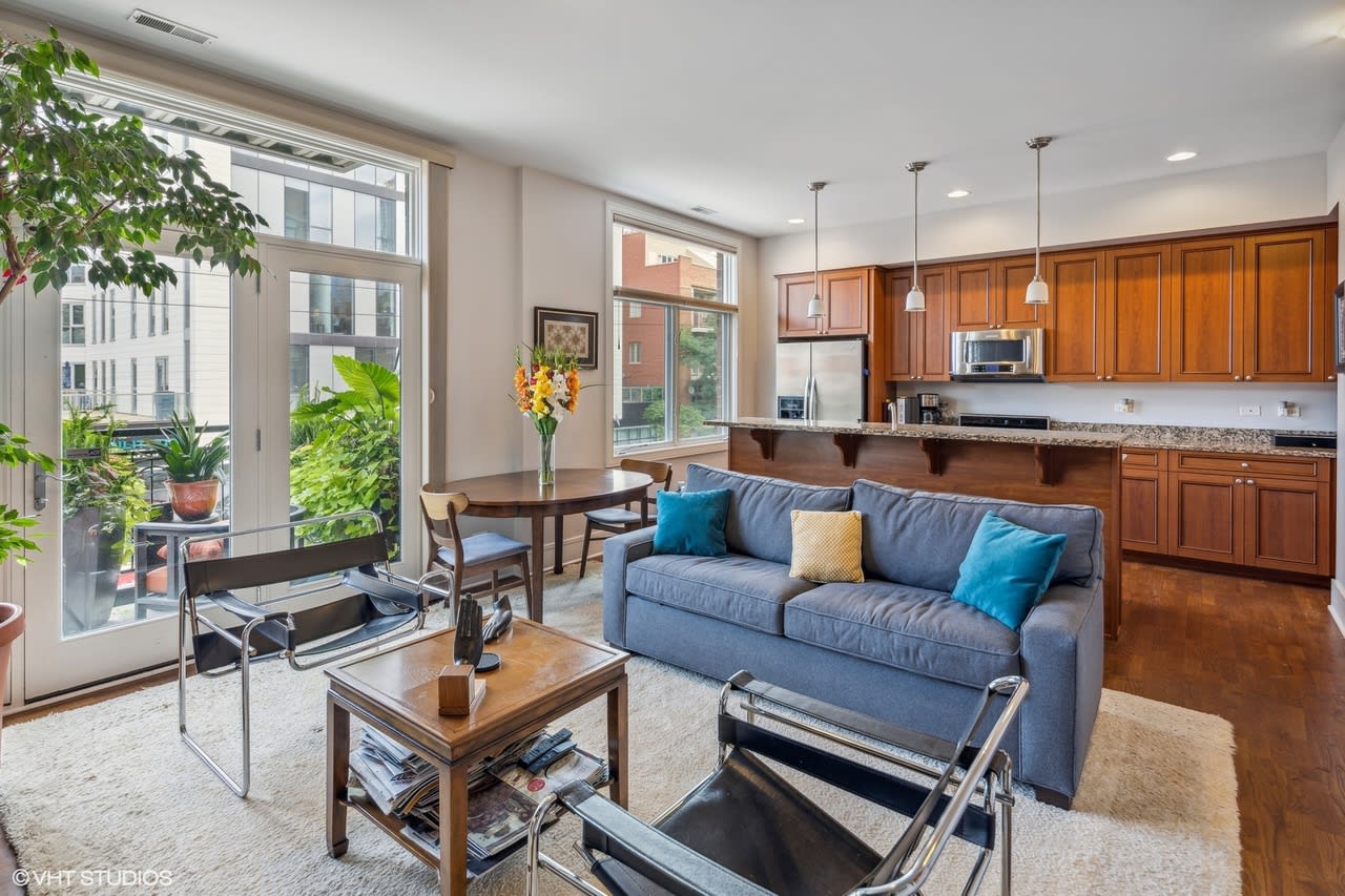 711 W GRAND AVE, #201