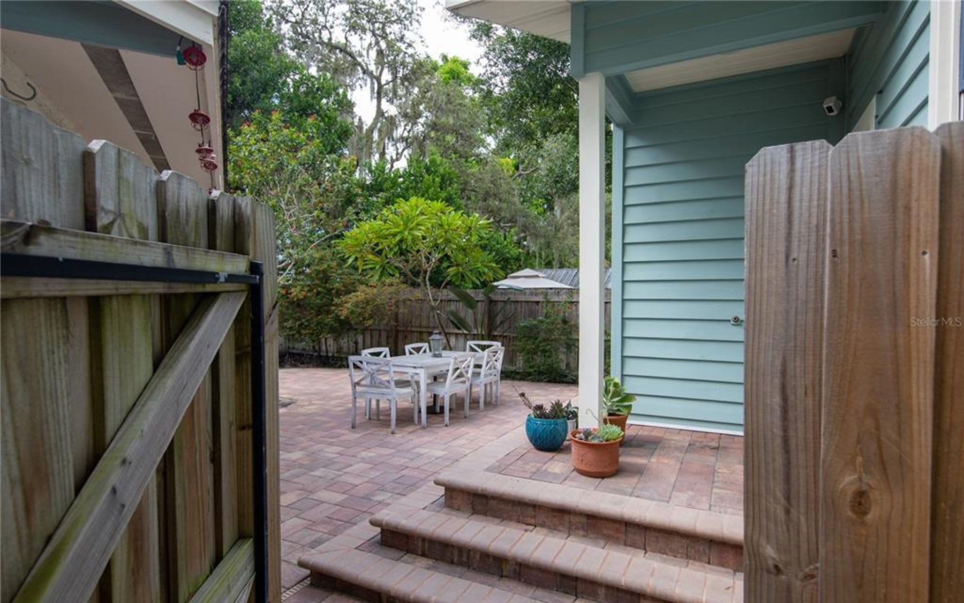 1122 Pomelo Ave