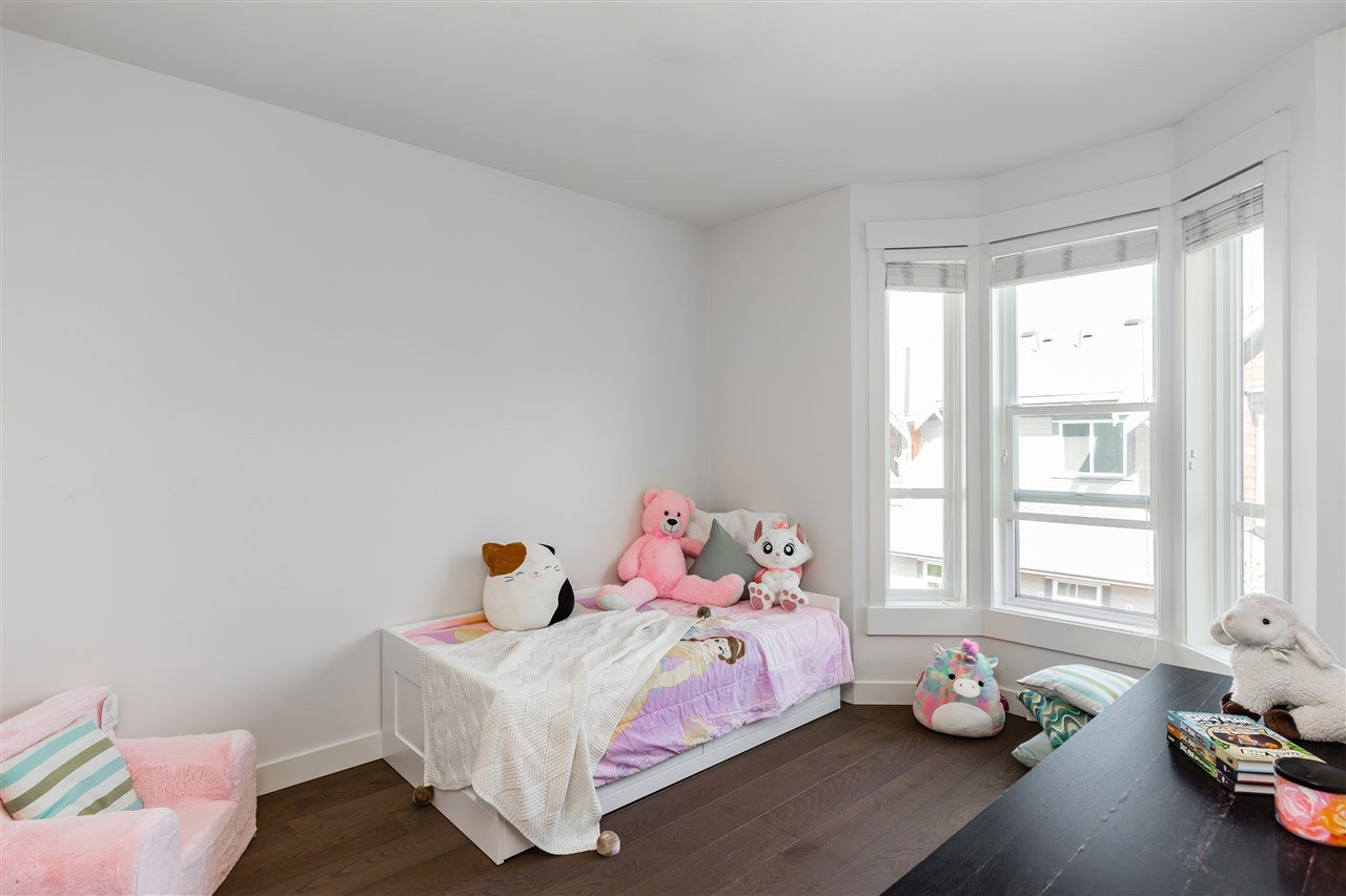 39-15977 26 Ave