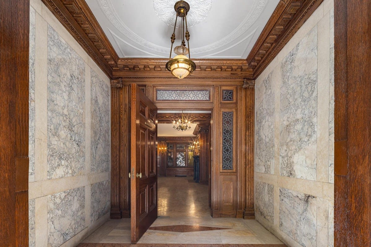 9 W 54th St, Townhouse