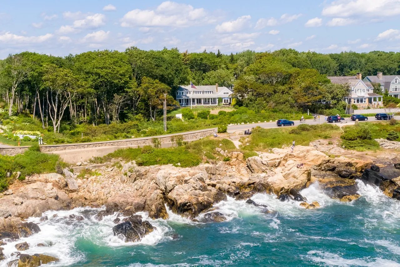 Maine Vacation Rental of the Week – 228 Ocean Avenue, Kennebunkport, Maine