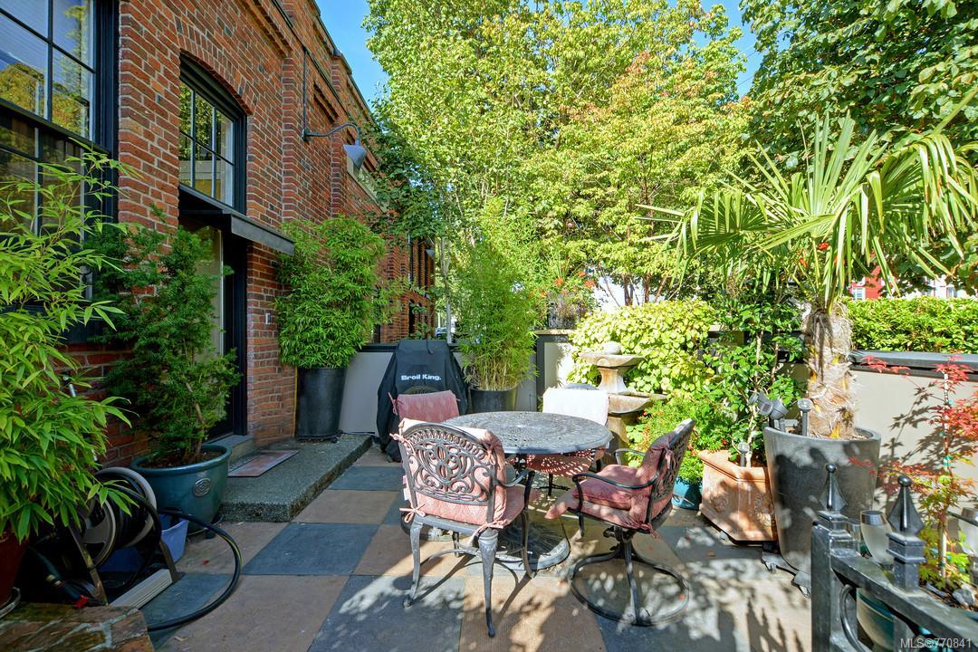 5-440 Parry St