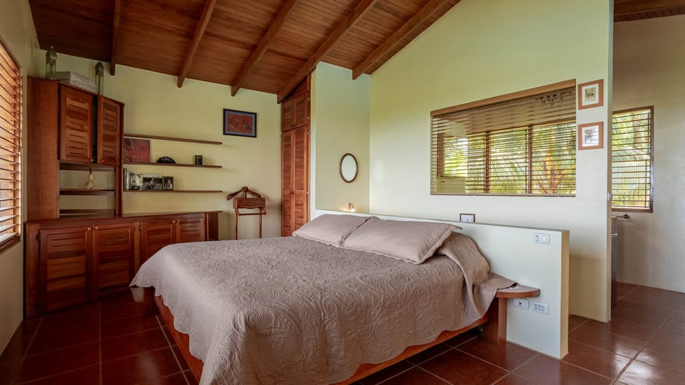 Home with White Water Views and Easy Access in Ojochal