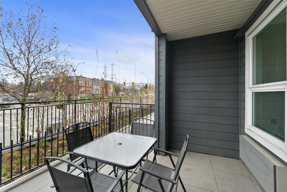 102-1800 Richter St