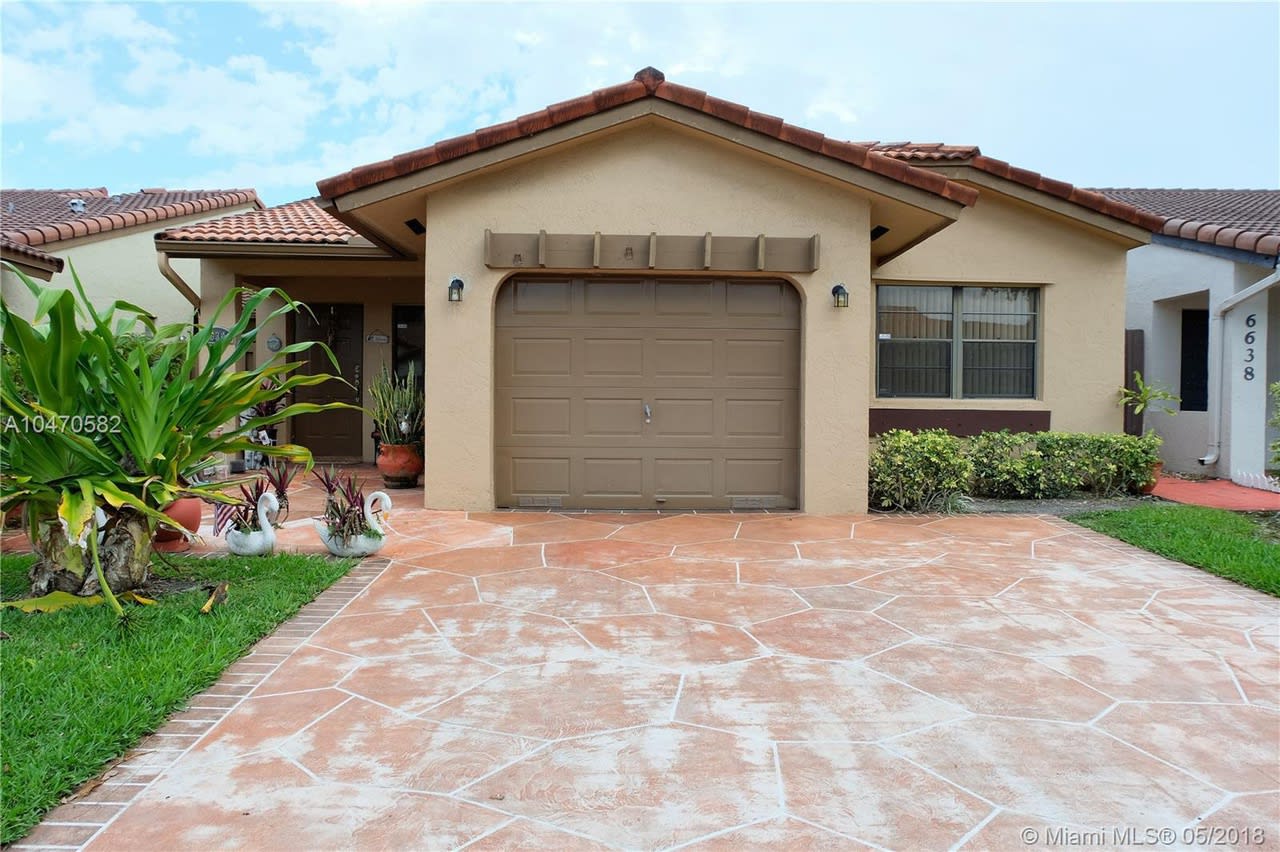 6634 NW 177th Ter