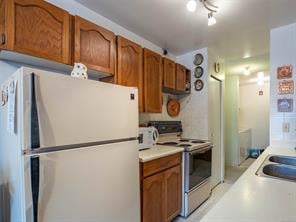 304-2360 James White Blvd, Sidney