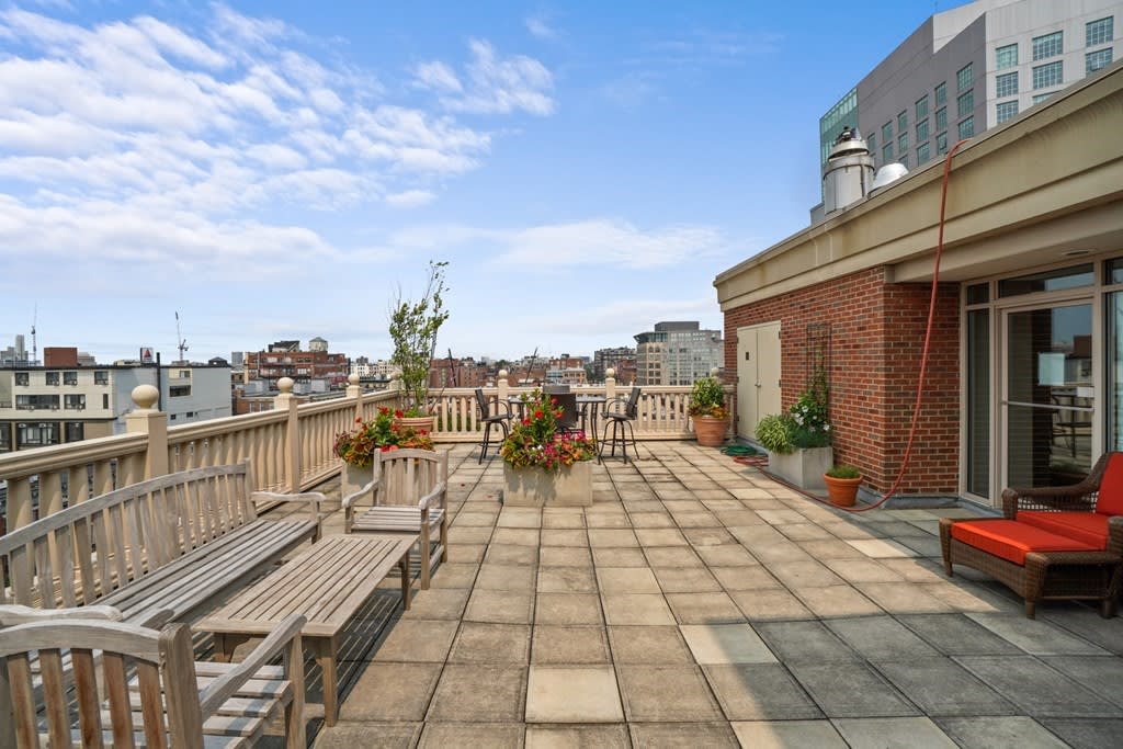 185 Massachusetts Ave, #702