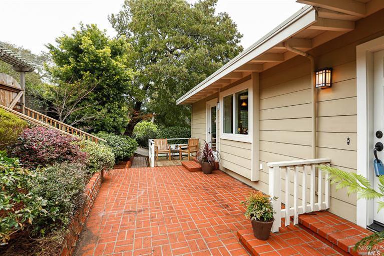 390 Corte Madera Avenue