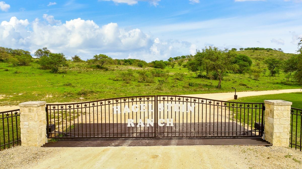 HAGELSTEIN RANCH | 1073.47 ACRES