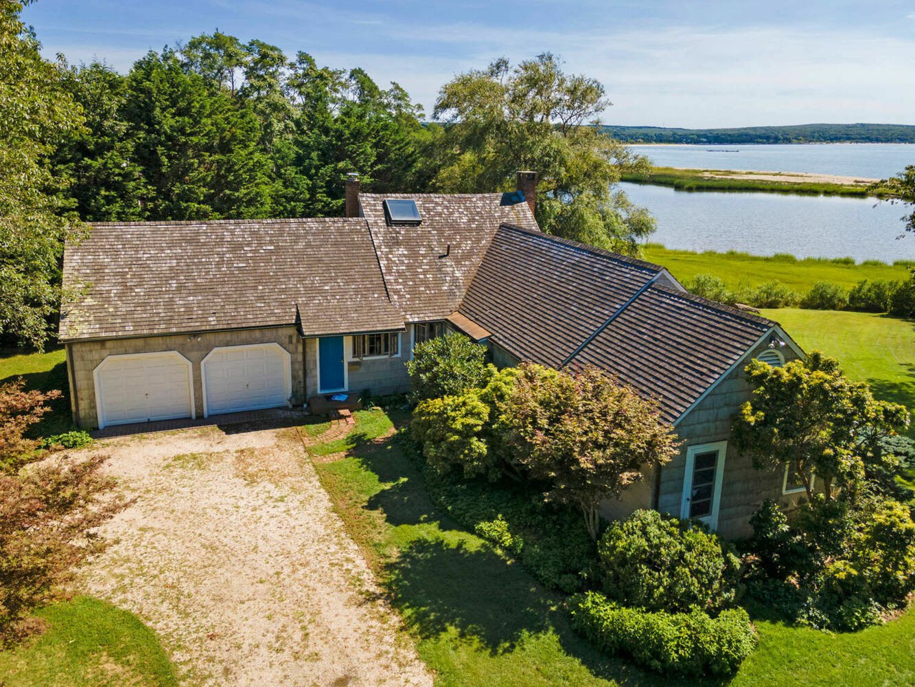 Light-Filled Waterfront Cottage