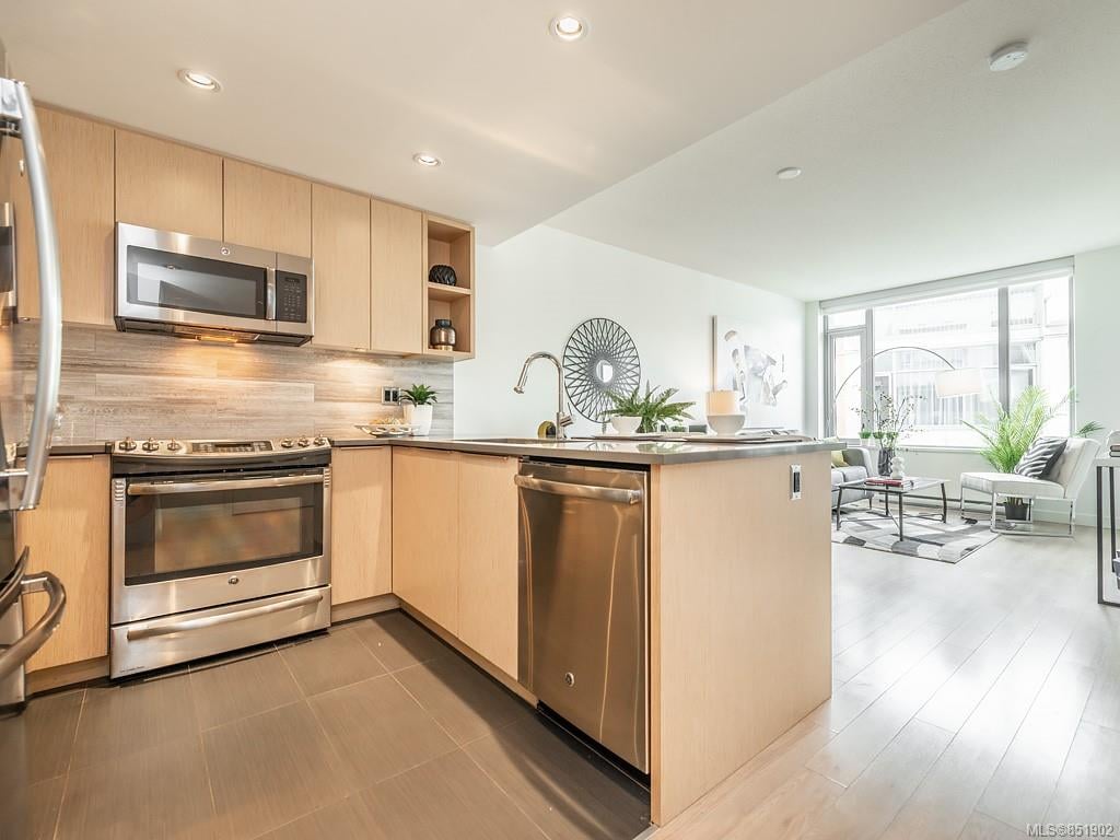 404-646 Michigan St
