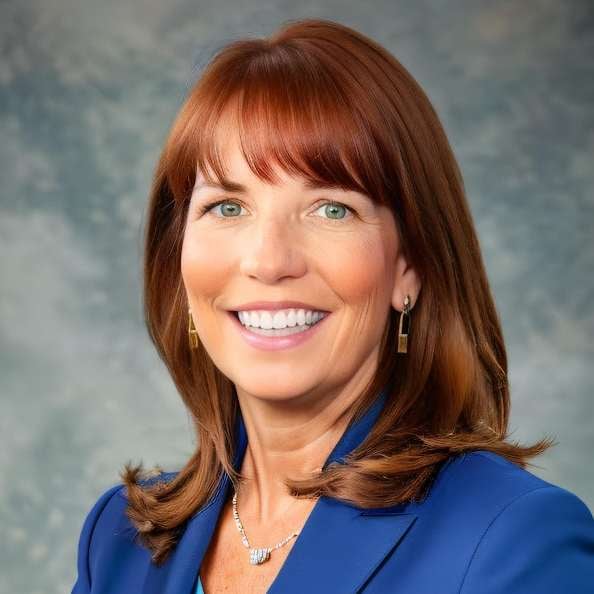 Suzanne Taylor Massachusetts Real Estate Agent Headshot