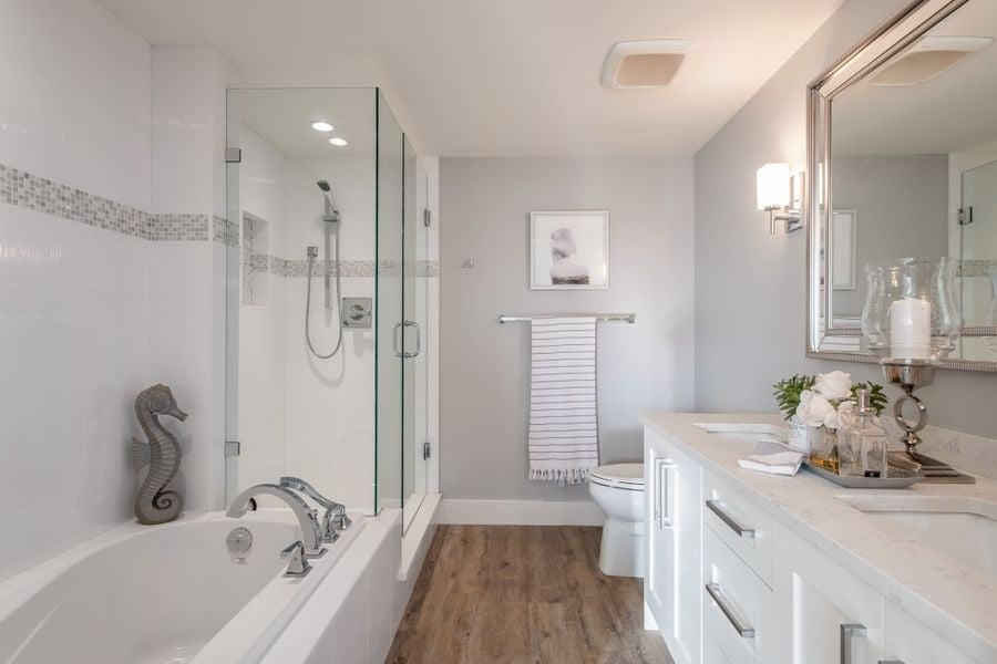 204-15367 Buena Vista Ave