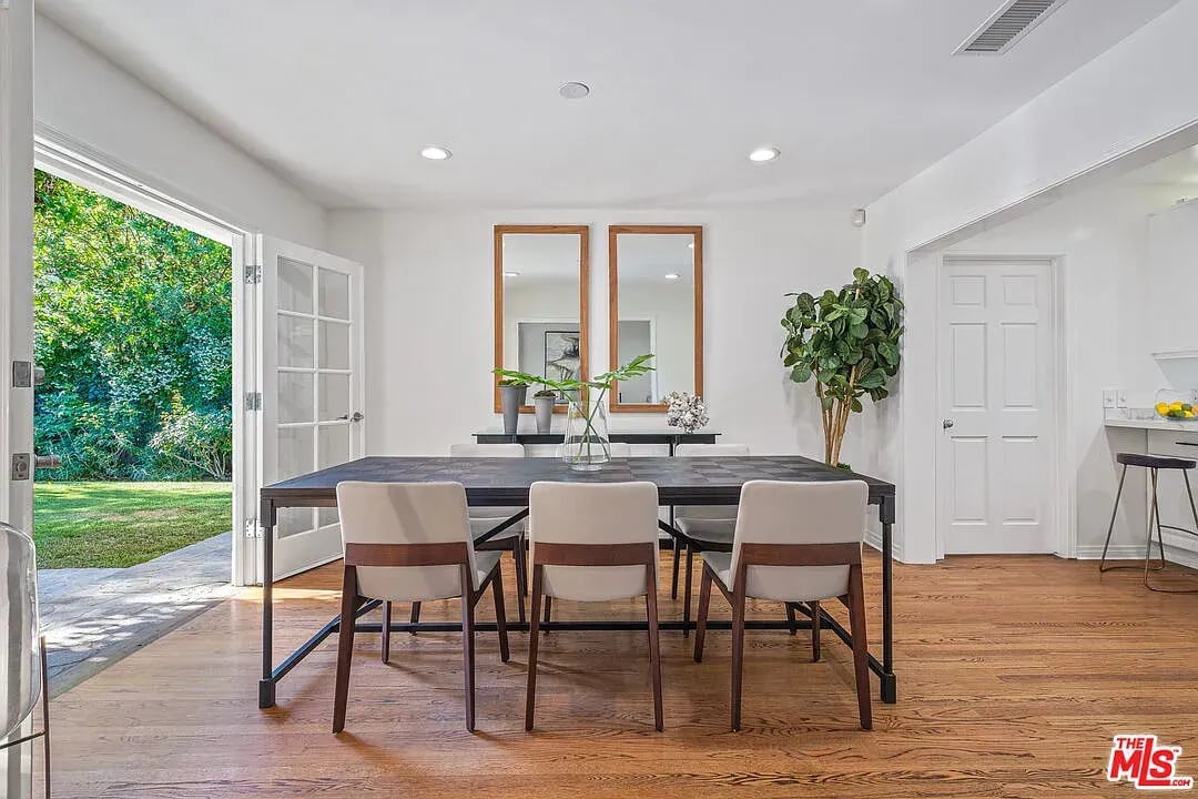 327 N Bundy Dr