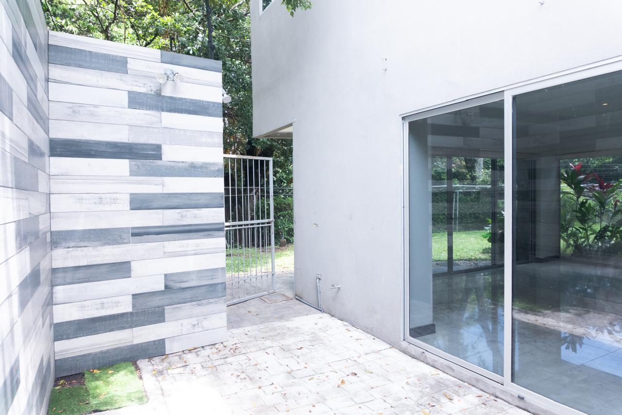 Contemporary Corner Gated Home, Santa Ana, San Jose