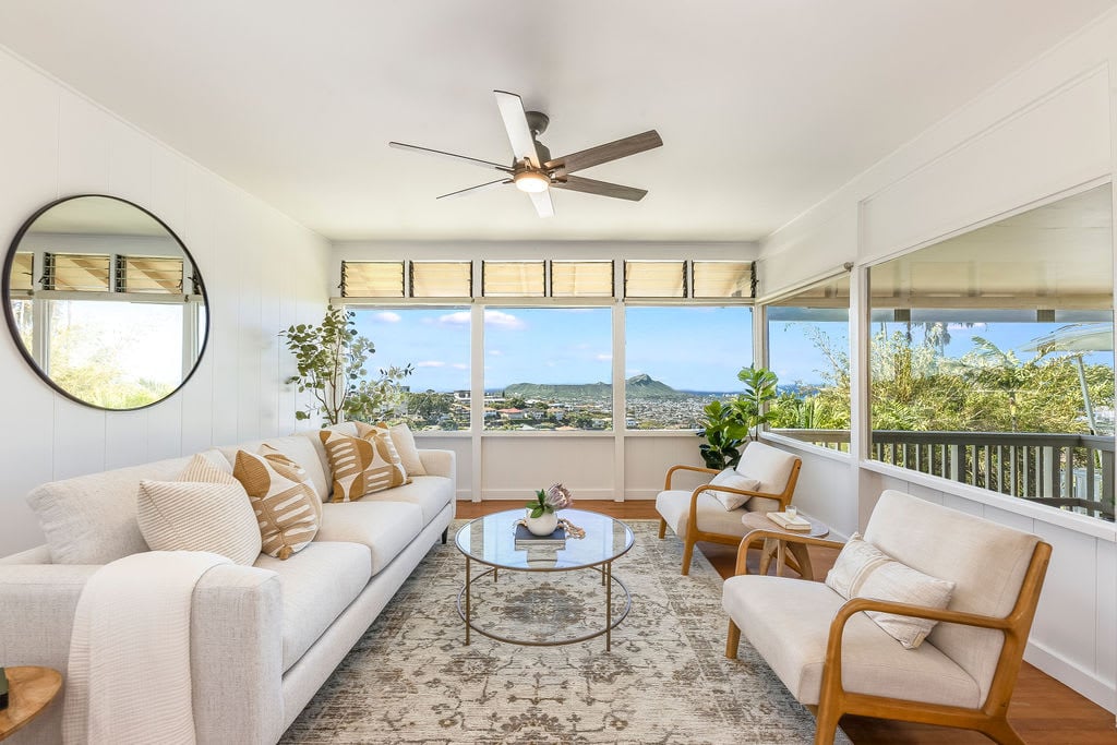 Honolulu Home With Stunning Views and Investment Potential