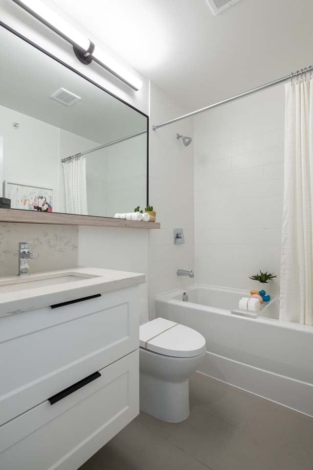 105-3105 St George St