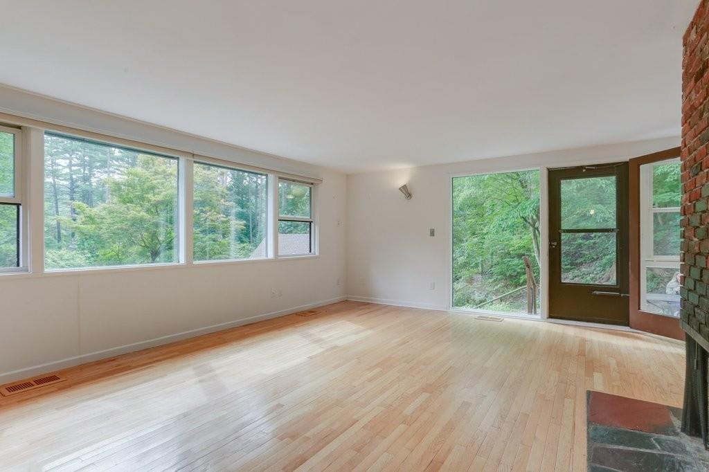 215 The Valley Road