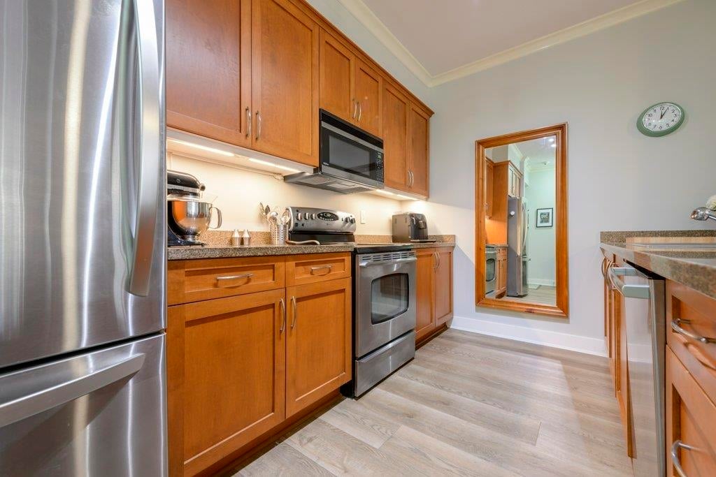101-1375 View Cres
