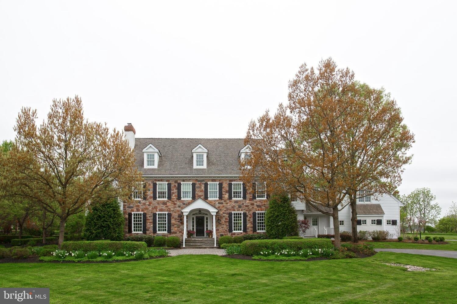 11 Greenbriar Cir