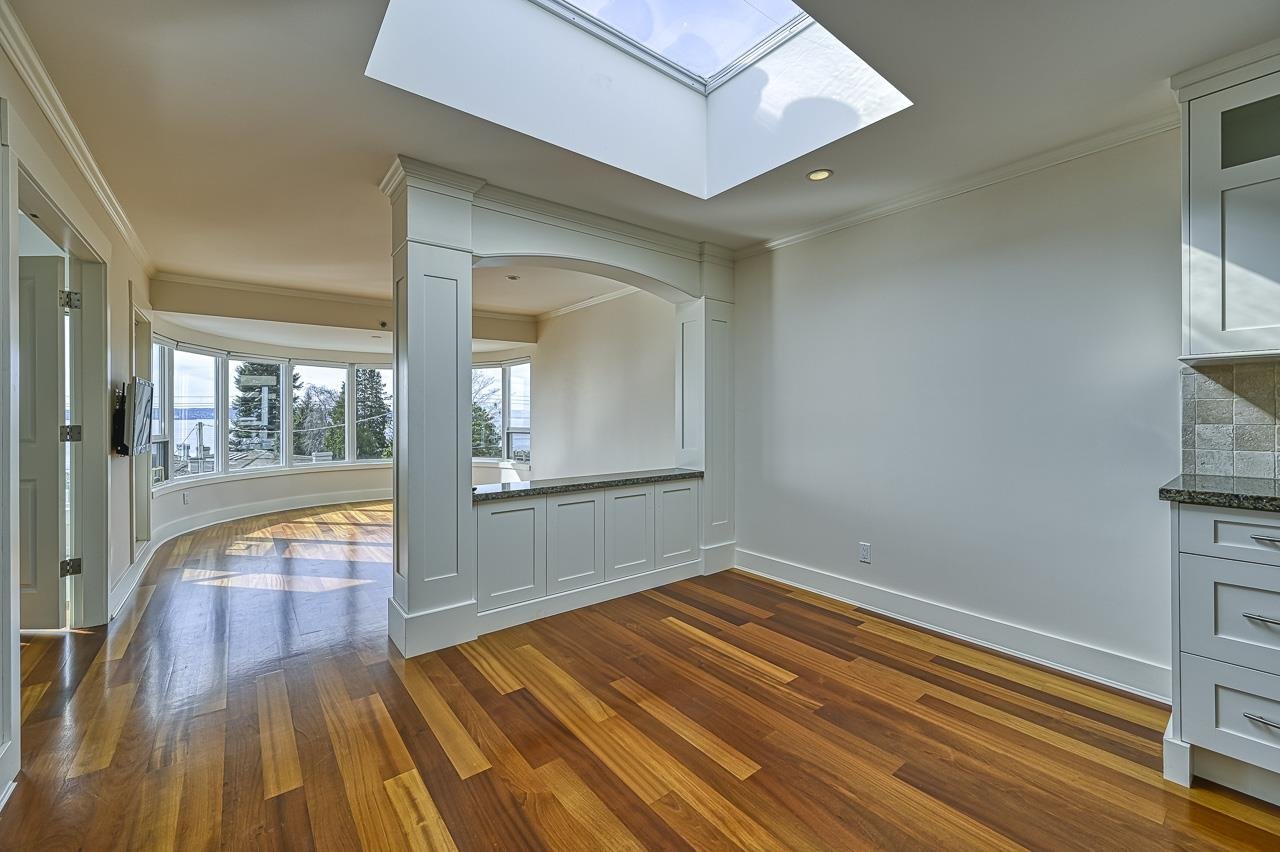 302-2455 Bellevue Ave
