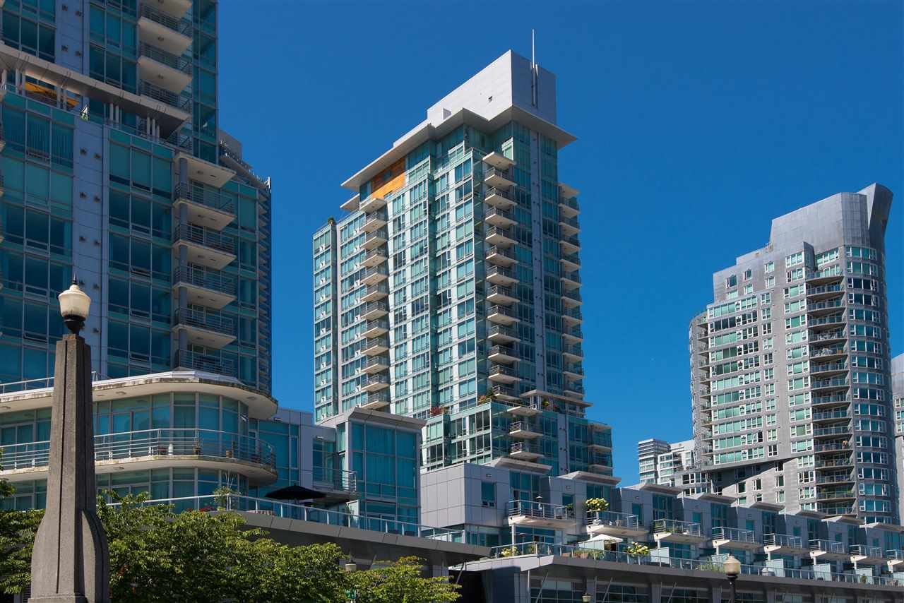 1104-590 Nicola St