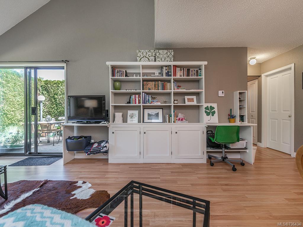 2-1319 Gladstone Ave, Victoria