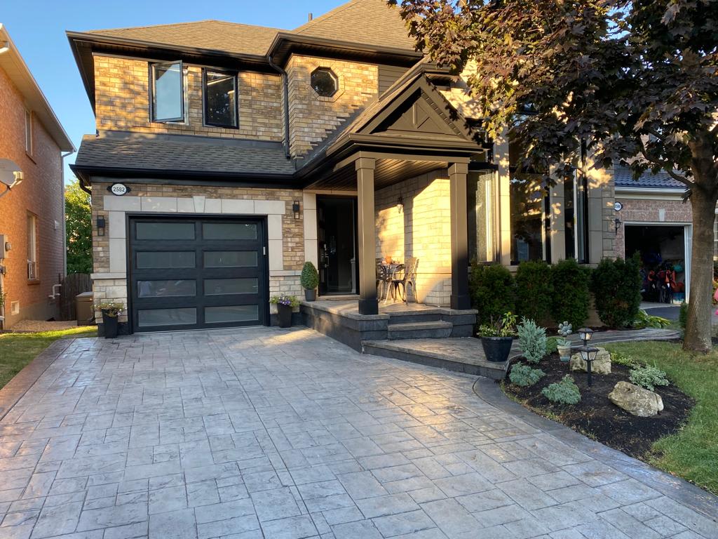 2582 FALKLAND Crescent, Oakville