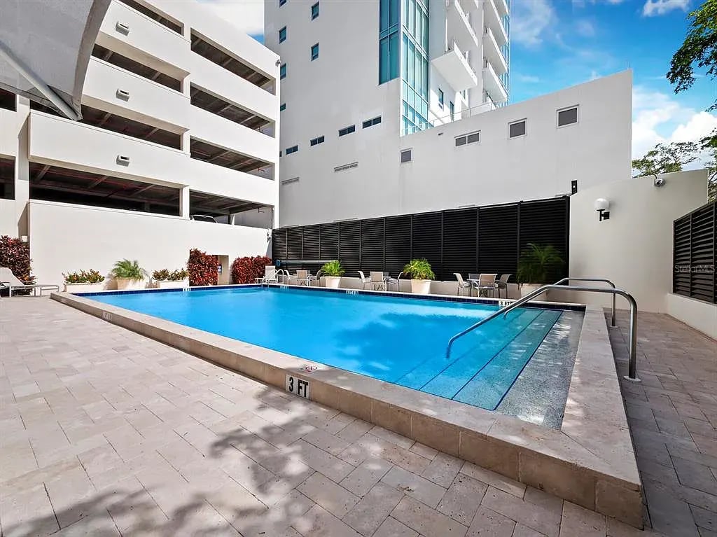 1255 N Gulfstream Ave APT 905