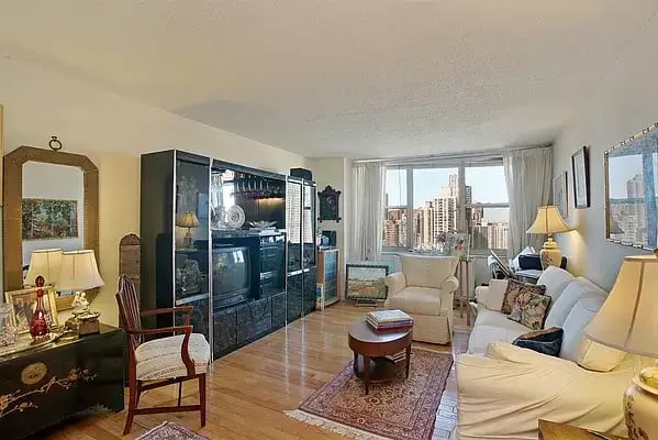 301 East 79th Street Unit: 26G